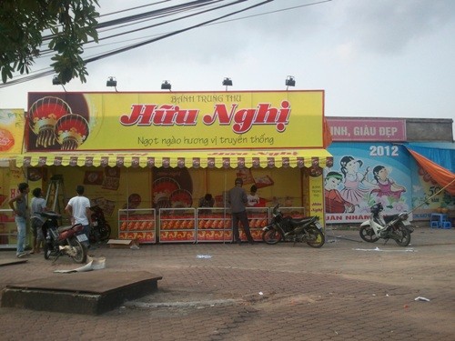 Một địa điểmt bày bán khác đang được hoàn thiện trên đường Hồ Tùng Mậu